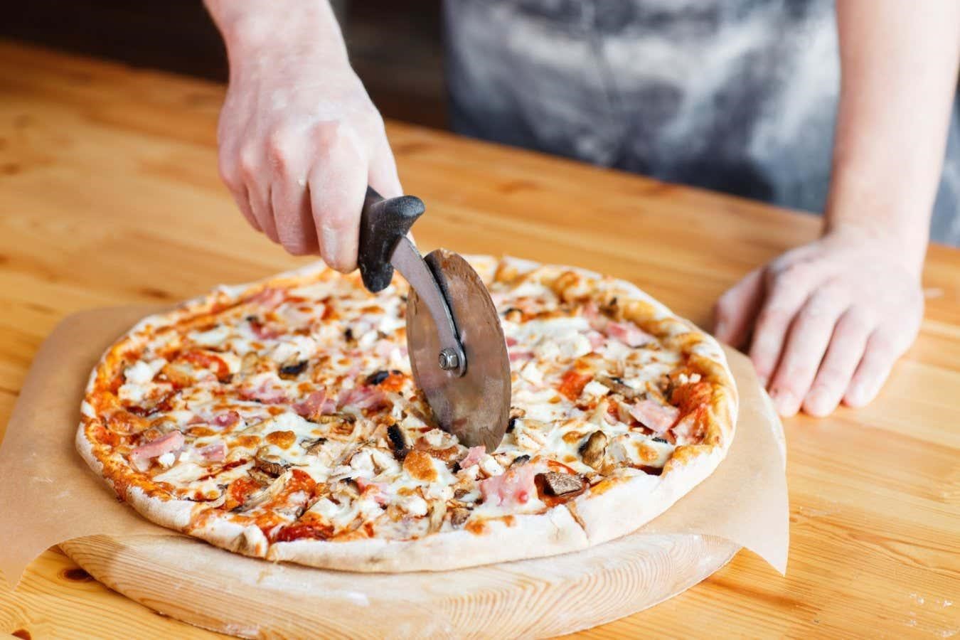 The Easy Trick to Evenly Cut a Pizza Into 5, 7 or Any Number of Slices